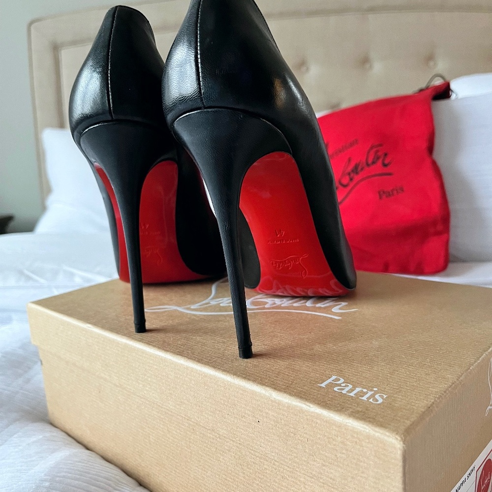 Two time used Shiny black leather Louboutin heels!